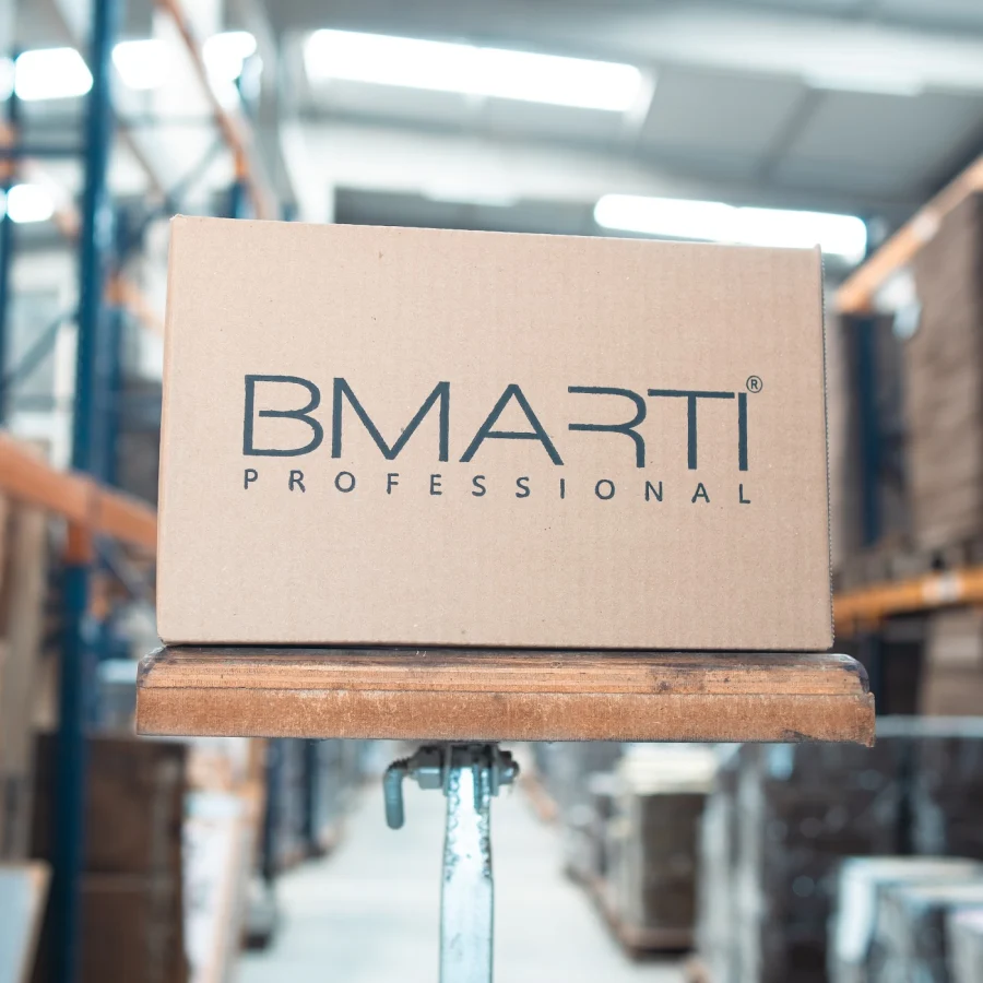 Caixa baú com a marca BMarti Professional impressa