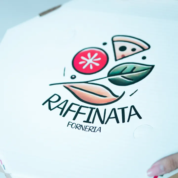 Caixa de pizza branca da Raffinata Forneria